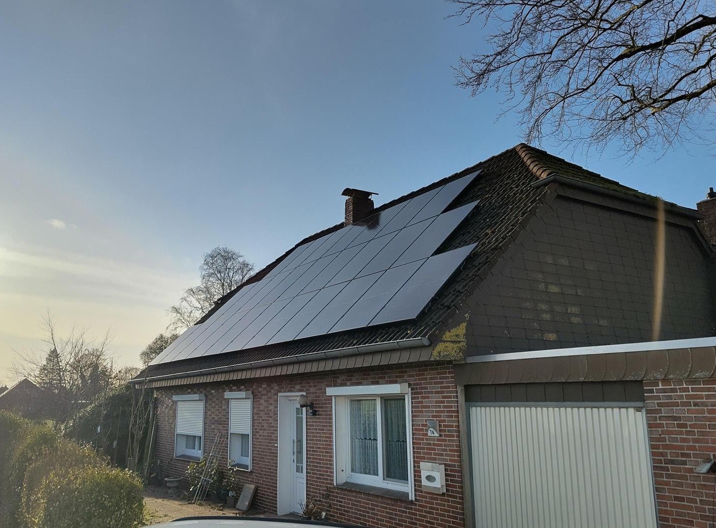JinkoSolar Glas/Glas JKM440N-54HL4R-BDB, 440wp, black - 27 Stück- Gesamtleistung 11,88kwp<br />
Wechselrichter und Speicher von Sungrow