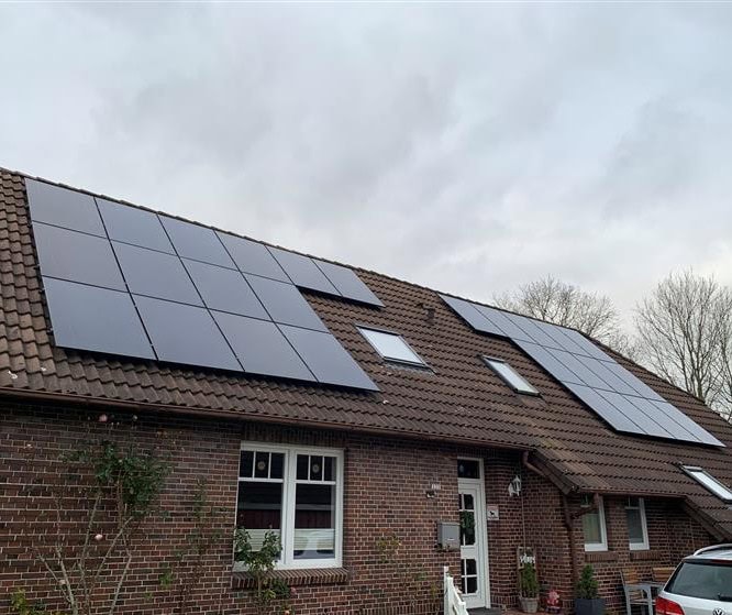 JinkoSolar Glas/Glas JKM440N-54HL4R-BDB, 440wp, black - 27 Stück- Gesamtleistung 11,88kwp<br />
Wechselrichter und Speicher von Sungrow
