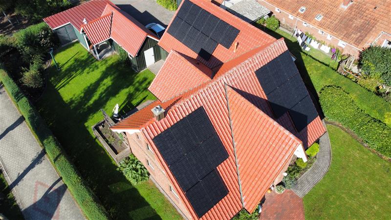 Solarmodul Jinko Tiger Neo N-type 54HL4R-B 430 wp - 27 Stück - Gesamtleistung 11,61kwp<br />
Wechselrichter und Speicher von Sungrow